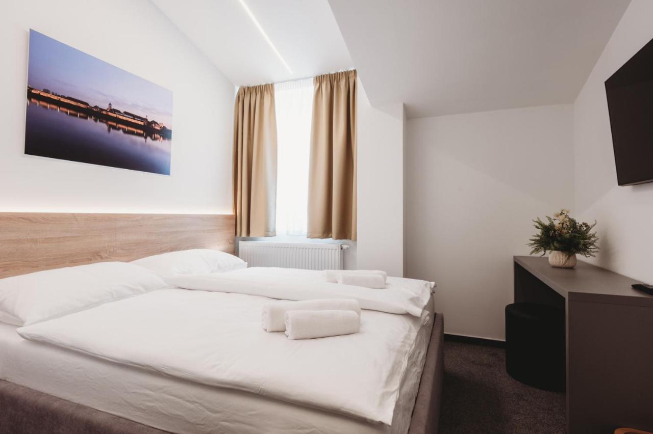 Bells Osijek Hotel Exterior photo